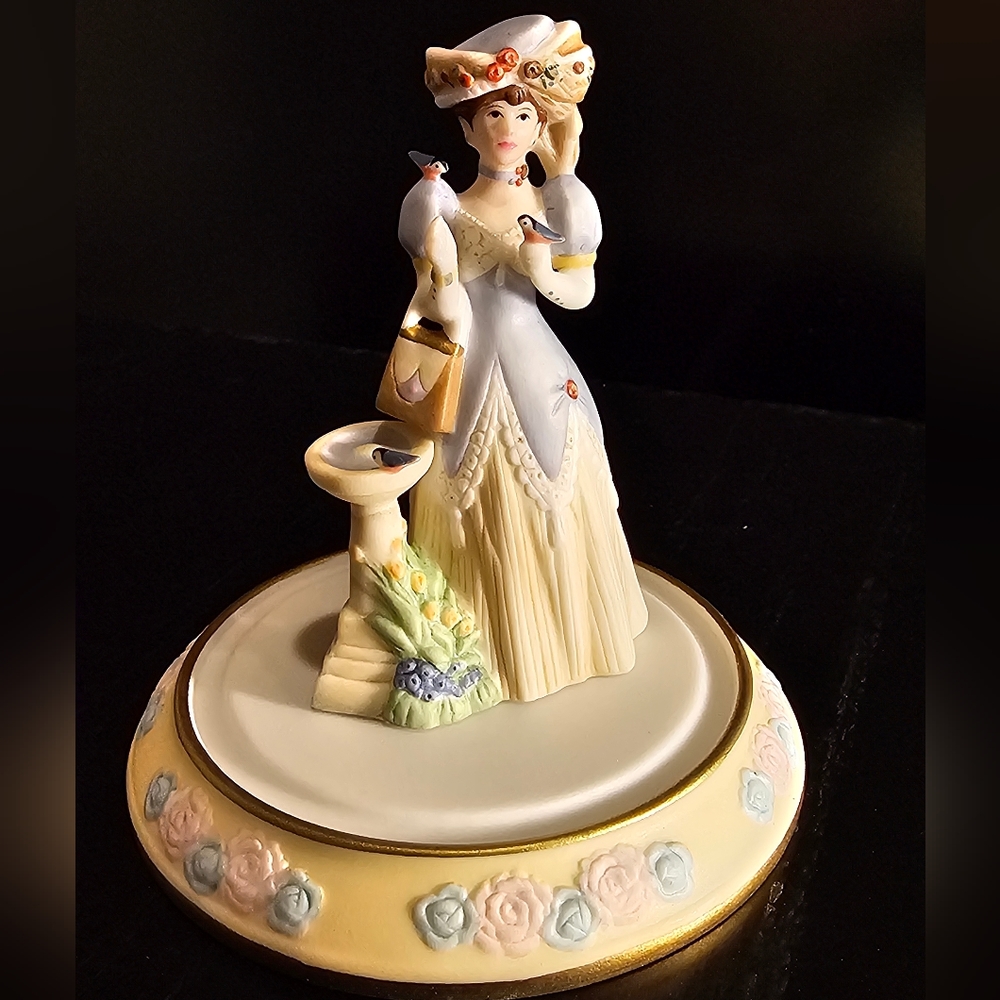 Avon Mrs P.F.E. Albee Miniature Presidents Club Tribute Porcelain Figure